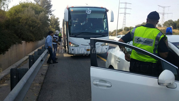  بالفيديو: شرطة الاحتلال تُعرقل سير مسيرة البيارق من اللد وتمنعها من الوصول للأقصى المبارك